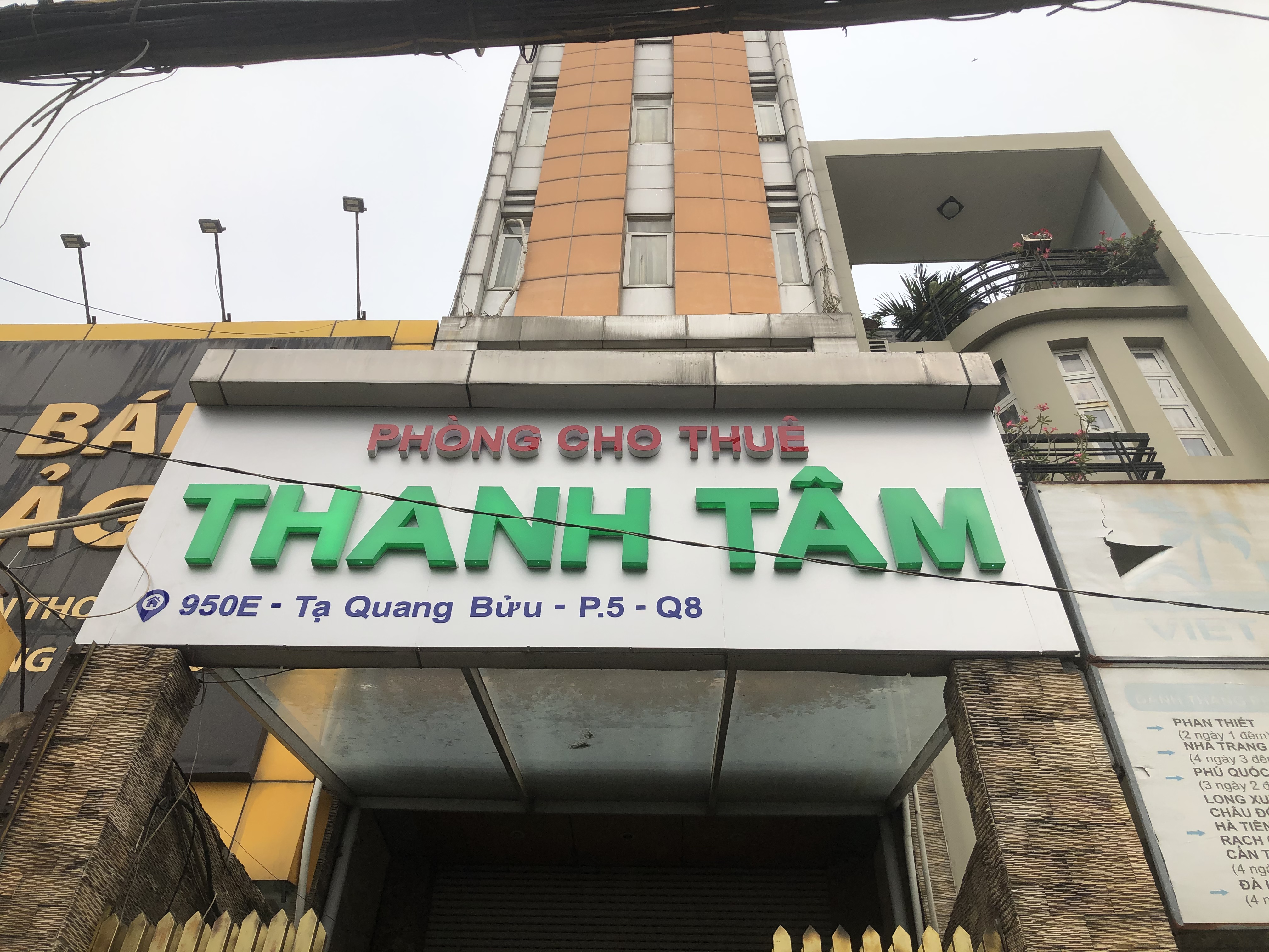 Công trình làm ở quận 8, HCM, nội dung chữ mica xanh đèn sáng mặt và hông
