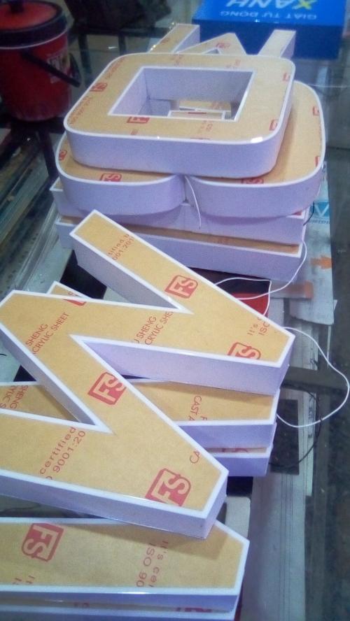 Chữ mica nổi khối có đèn, viền sơn đề mi, Chữ chất liệu mica đài loan, viền cắt ... - 3D Quảng Cáo CN3