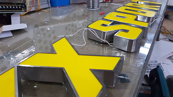 Chữ mica có đèn - viền inox, Viền inox lọng mica mặt trong - 3D Quảng Cáo CN3