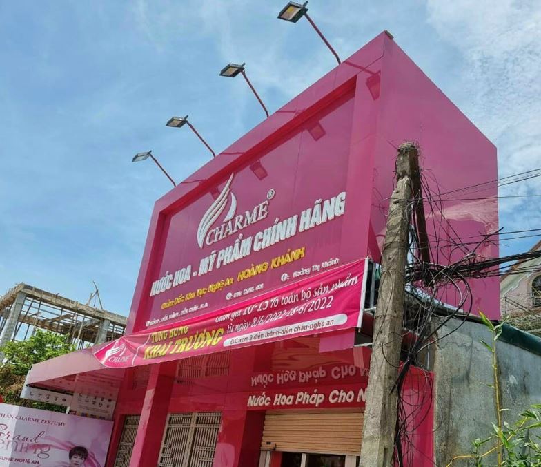 Bảng hiệu alu bóng, chữ mica có lắp đèn pha điện, Mặt dựng bảng hiệu bằng alu bó... - Quảng Cáo Ad Shop