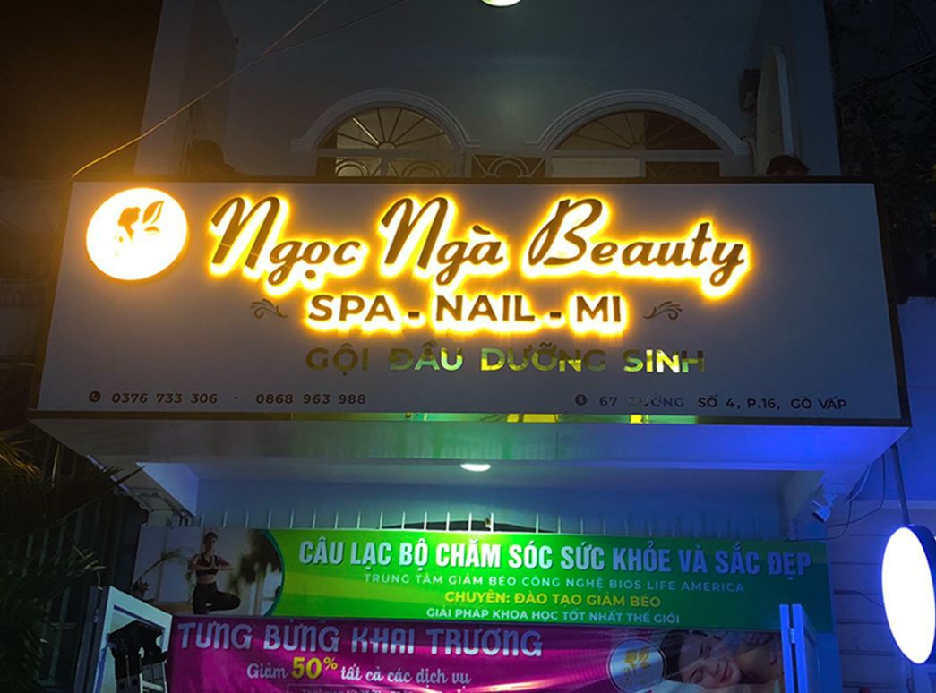 Bảng hiệu alu, chữ alu gương đèn sáng hắt chân