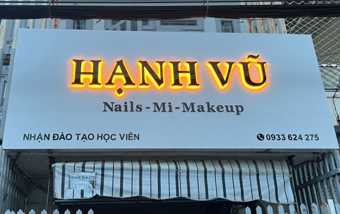 bảng hiệu alu, chữ mica đen đèn hắt chân siêu nổi giá bình dân