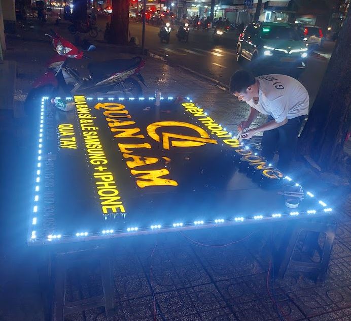 Bảng hiệu alu có viền led