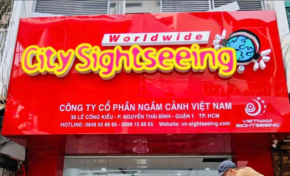 bảng hiệu alu đỏ bóng đẹp, chữ mica có đèn siêu nổi