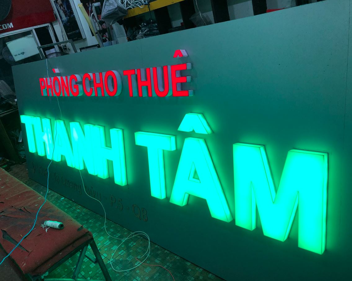 Bảng hiệu alu, nội dung chữ mica sáng mặt và hông