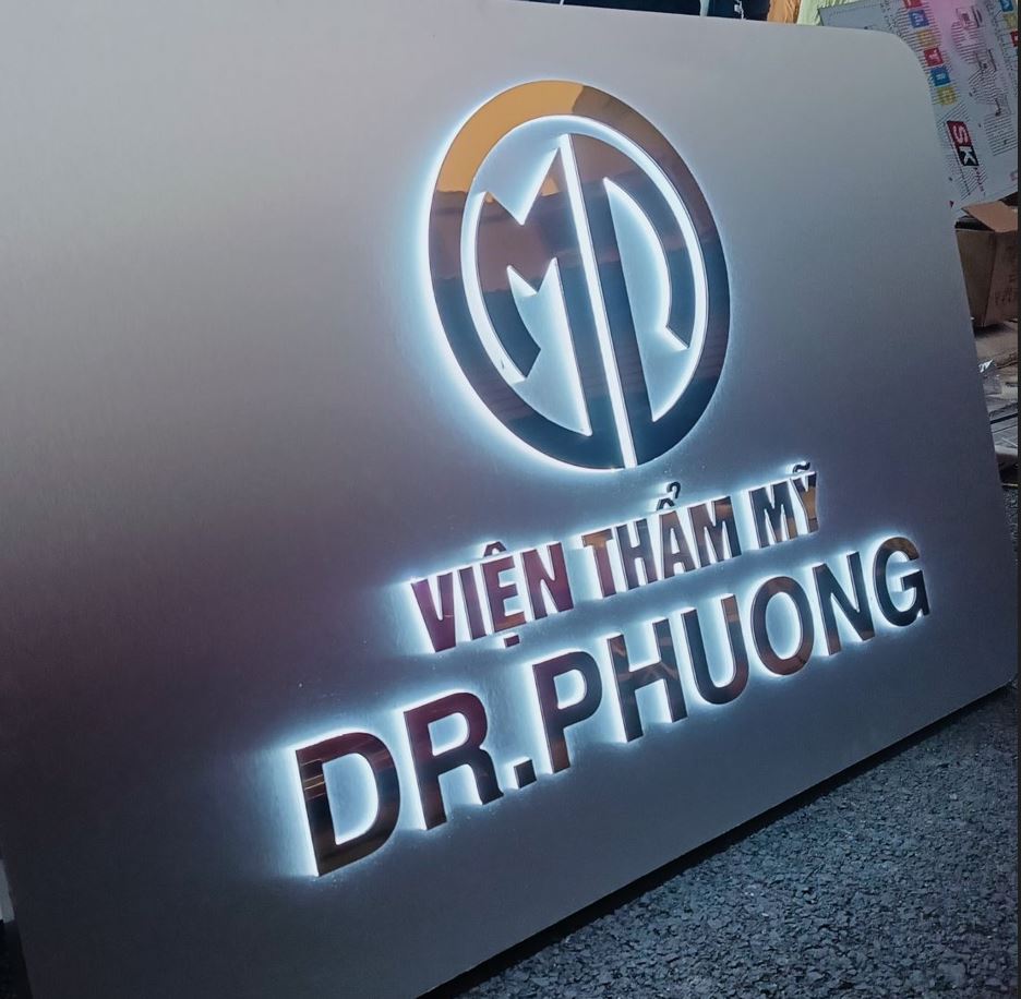 bảng hiệu chữ alu sáng chân đèn màu trắng đẹp, giá rẻ