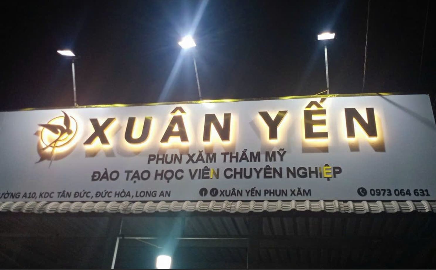 bảng hiệu chữ có đèn sáng chân, có lắp đèn pha giá bình dân, Bảng hiệu giá rẻ sa... - Quảng Cáo Ad Shop