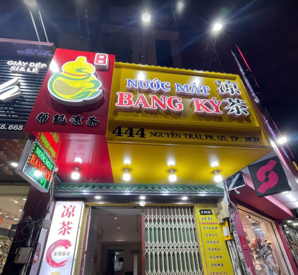 bảng hiệu giá rẻ, nền alu chữ mica có đèn, mặt dựng bảng hiệu l&agrave;m bằng ch... - 3D Quảng Cáo CN3