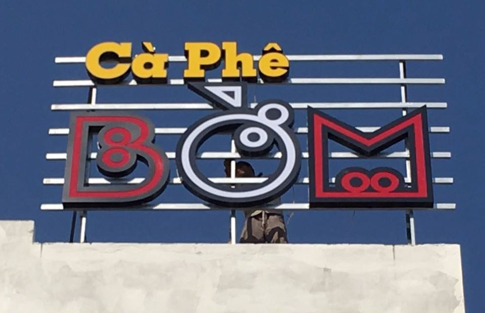 Bảng hiệu khung sắt, chữ mica có đèn sáng mặt, Nền bảng hiệu là khung sắt hộp, n... - 3D Quảng Cáo CN3