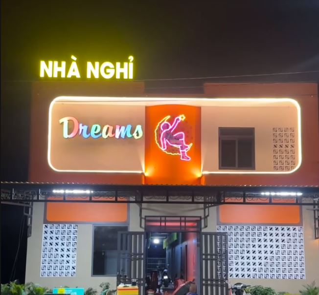 BẢNG HIỆU NHÀ NGHỈ CHỮ MICA ĐÈN ĐỔI MÀU ĐIỀU KHIỂN TỪ XA – NỔI BẬT 24/7, THU HÚT... - Quảng Cáo Ad Shop