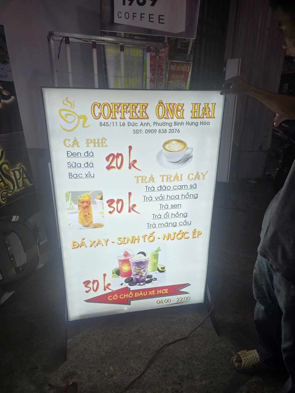 Bảng Hiệu Quán Cà Phê  Bằng Hộp Đèn Mica – Giải Pháp Bảng Hiệu Quảng Cáo Sang Trọng, Nổi Bật Ngày & Đêm