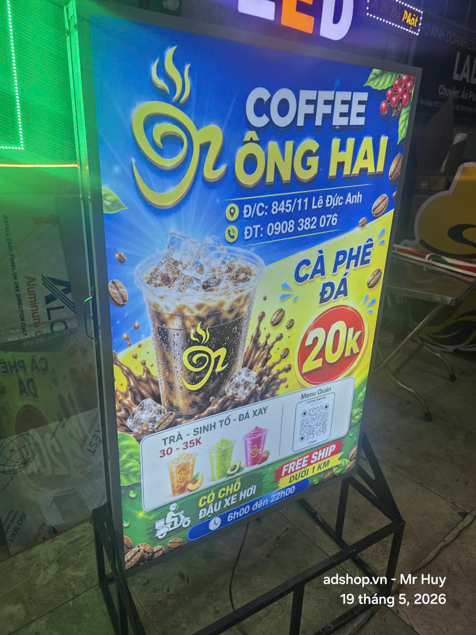 BẢNG HIỆU QUÁN CÀ PHÊ HỘP ĐÈN MICA DÁN DECAL – SANG TRỌNG & THU HÚT MỌI ÁNH NHÌN