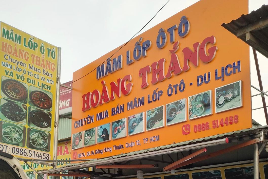 bảng quảng cáo nền vàng chữ mica không đèn, đơn giản giá rẻ, Nền bảng quảng cáo ... - Quảng Cáo Ad Shop