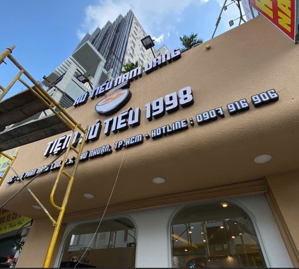 🎨 Bảng Sơn Gai Kết Hợp Chữ Nổi Mica – Đẹp, Phong Cách, Giá Rẻ