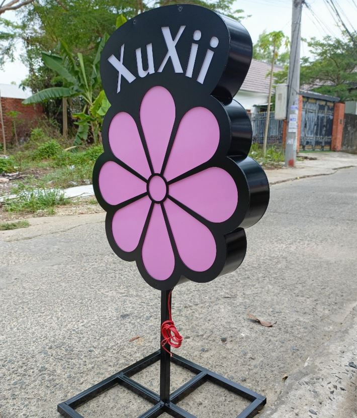 biển hiệu alu đứng cắt theo mô hình, nội dung có đèn sáng mặt, Hộp đèn alu theo ... - Quảng Cáo Ad Shop