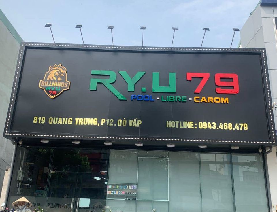 biển hiệu alu dùng đèn pha, chữ mica không đèn đẹp, giá rẻ