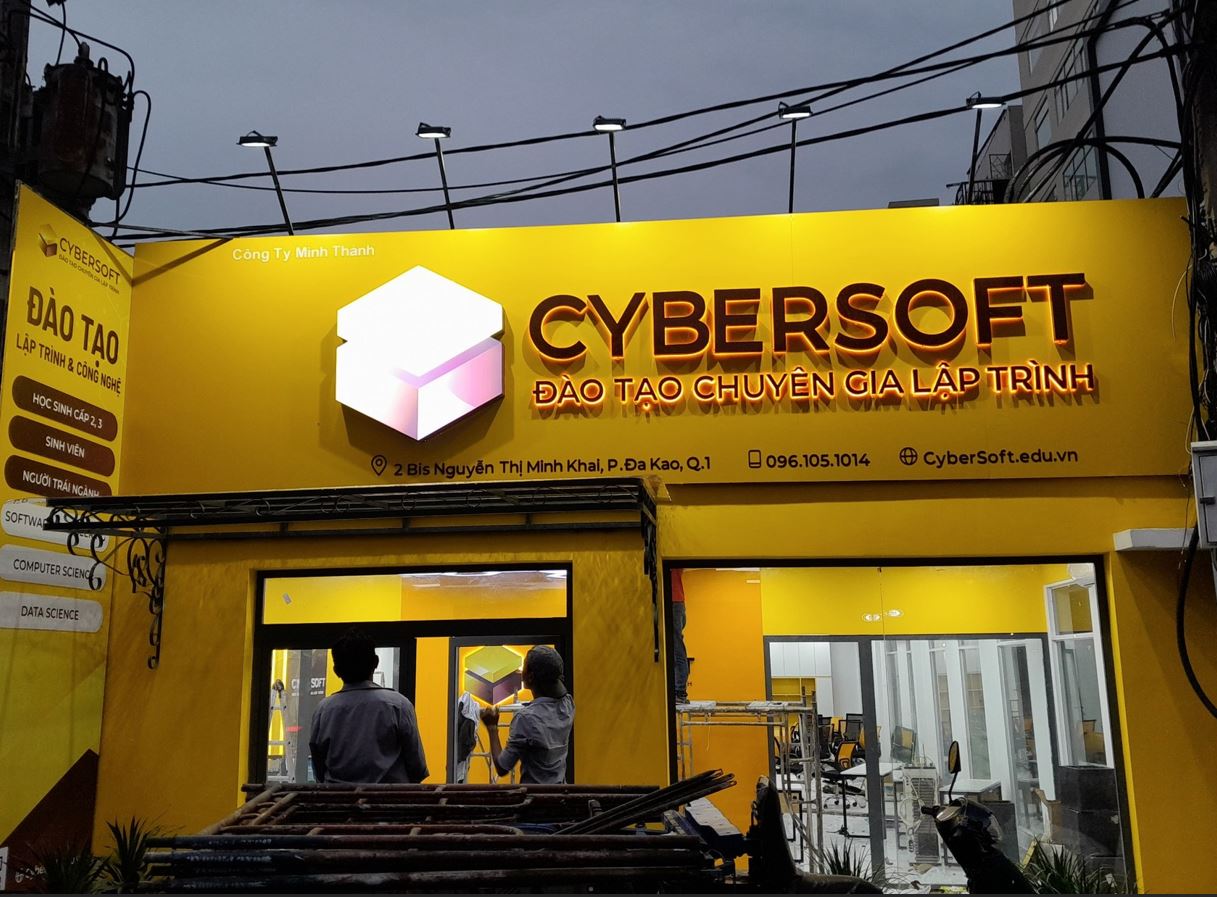 Biển hiệu alu, nền chữ alu có đèn sáng hông sang trọng