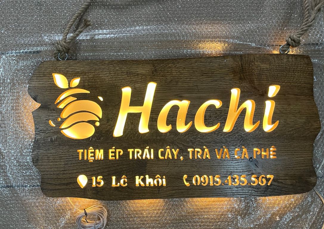 biển hiệu gỗ, chữ có đèn led sáng mặt giá rẻ