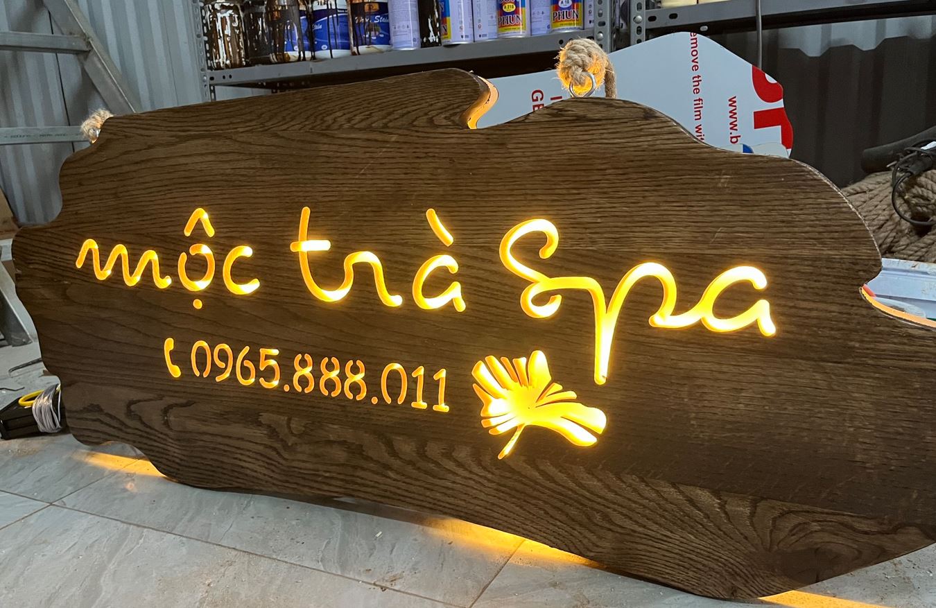 biển quảng cáo gỗ, chữ có đèn led sáng mặt