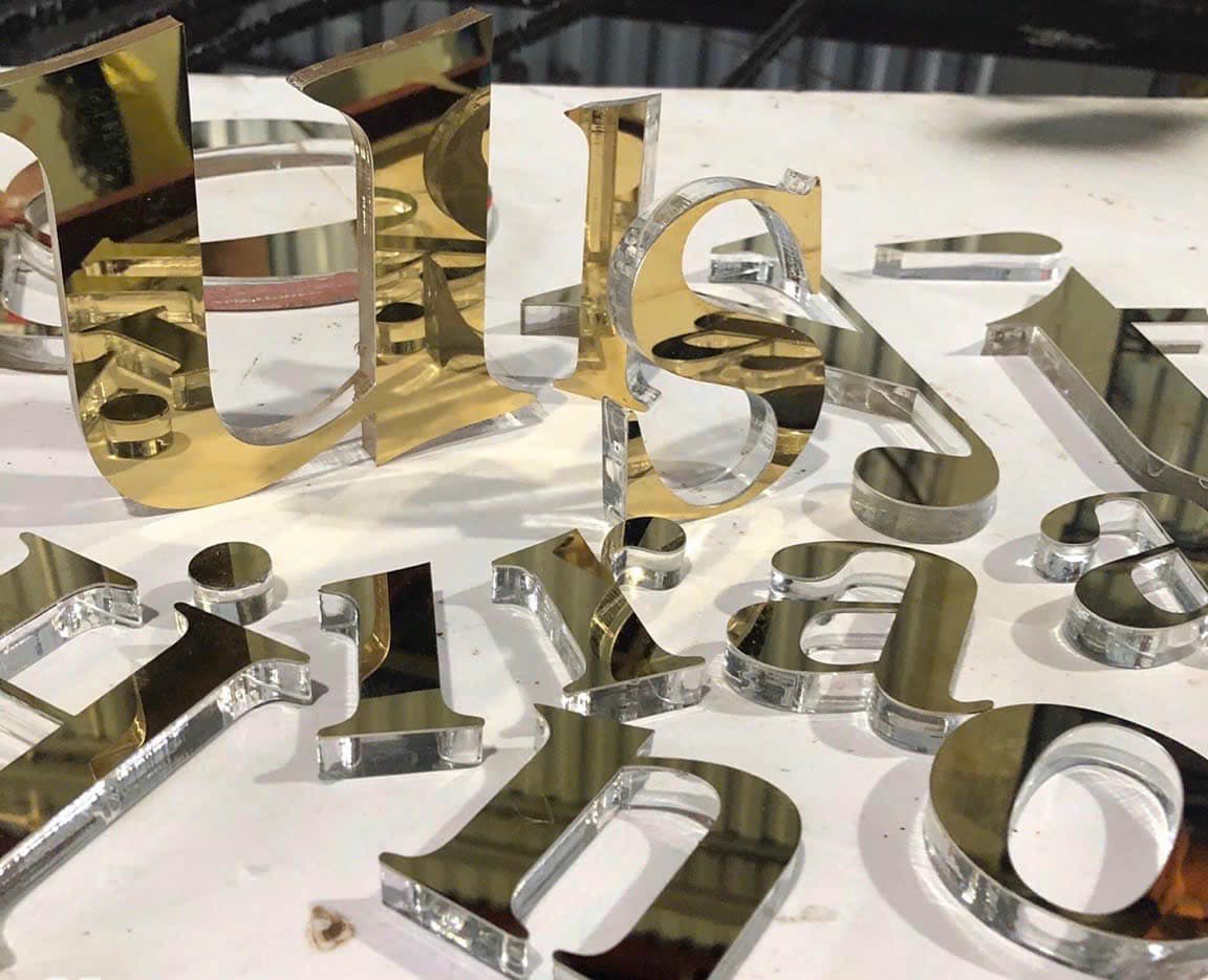 chữ inox đế mica giá rẻ