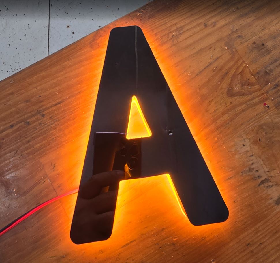 Chữ Inox Đèn Sáng Chân Màu Vàng Ấm – Giải Pháp Biển Hiệu Sang Trọng, Đẳng Cấp, ⭐... - Quảng Cáo Ad Shop