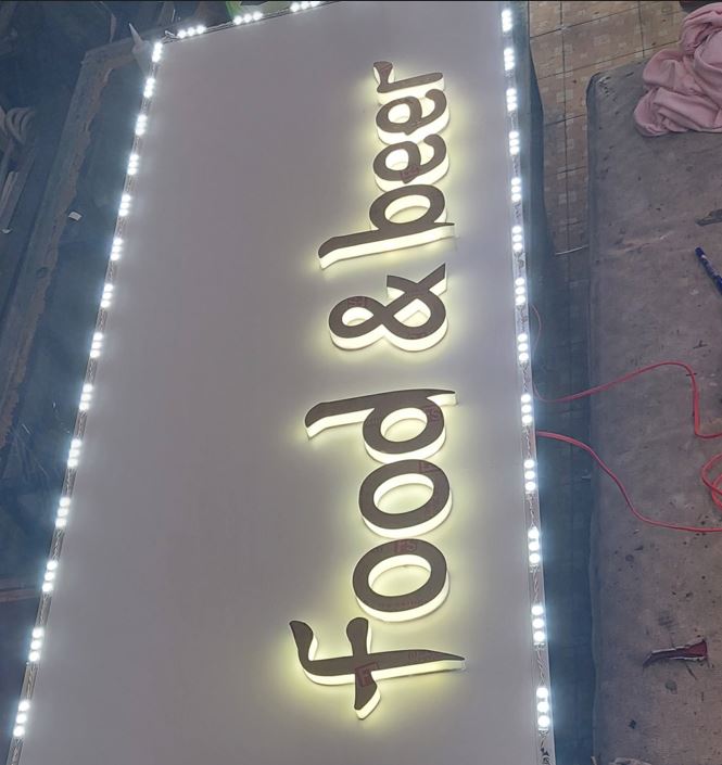 Chữ mica đèn hắc chân