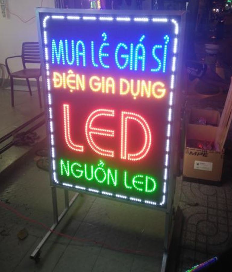 Hộp đèn led ruồi có chân