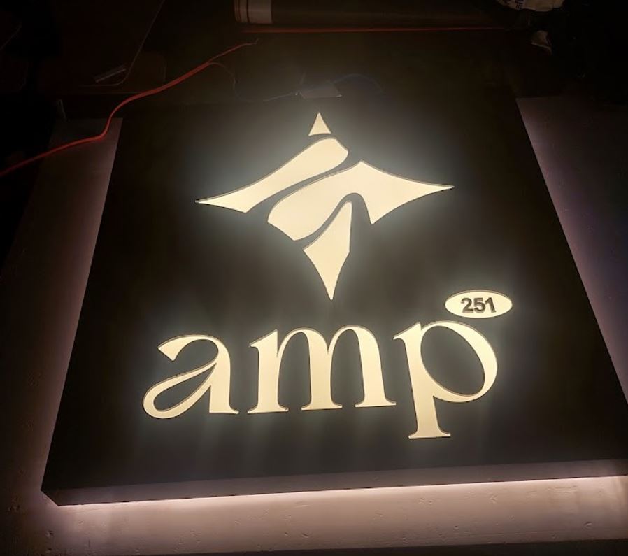 Hộp Đèn Logo Ốp Tường – Quảng Cáo Sáng Chân Đẹp Mắt, Thu Hút Mọi Ánh Nhìn