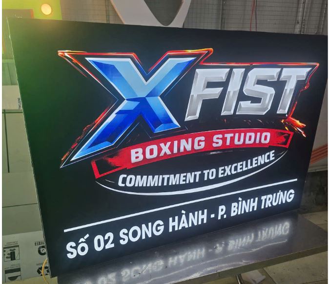 Hộp Đèn Mica In UV Sang Trọng – Giải Pháp Bảng Hiệu Cao Cấp Cho Thương Hiệu Hiện Đại