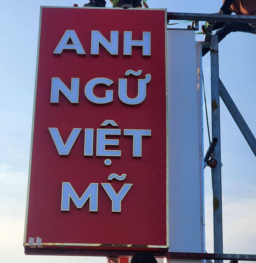 hộp đèn vẫy alu, chữ  inox viền mica sáng đèn sang trọng, Nền hộp đèn vẫy bằng c... - Quảng Cáo Ad Shop