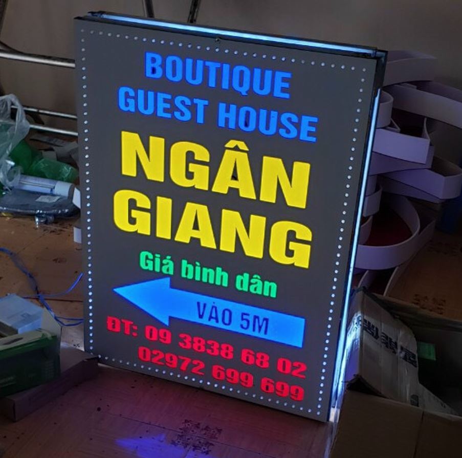 hộp đèn vẫy led đẹp, lắp trên cao giá rẻ