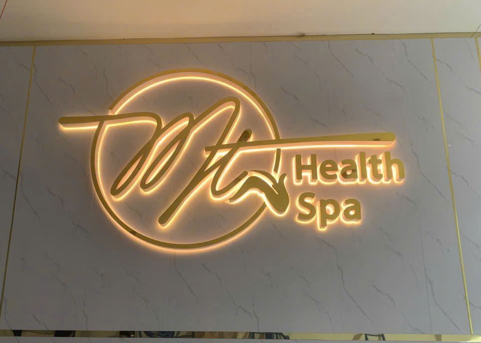 làm logo dán tương  có đèn hắt chân,  dán nền alu vân đá siêu đẹp, ✨ L&Agrave;M ... - Quảng Cáo Ad Shop