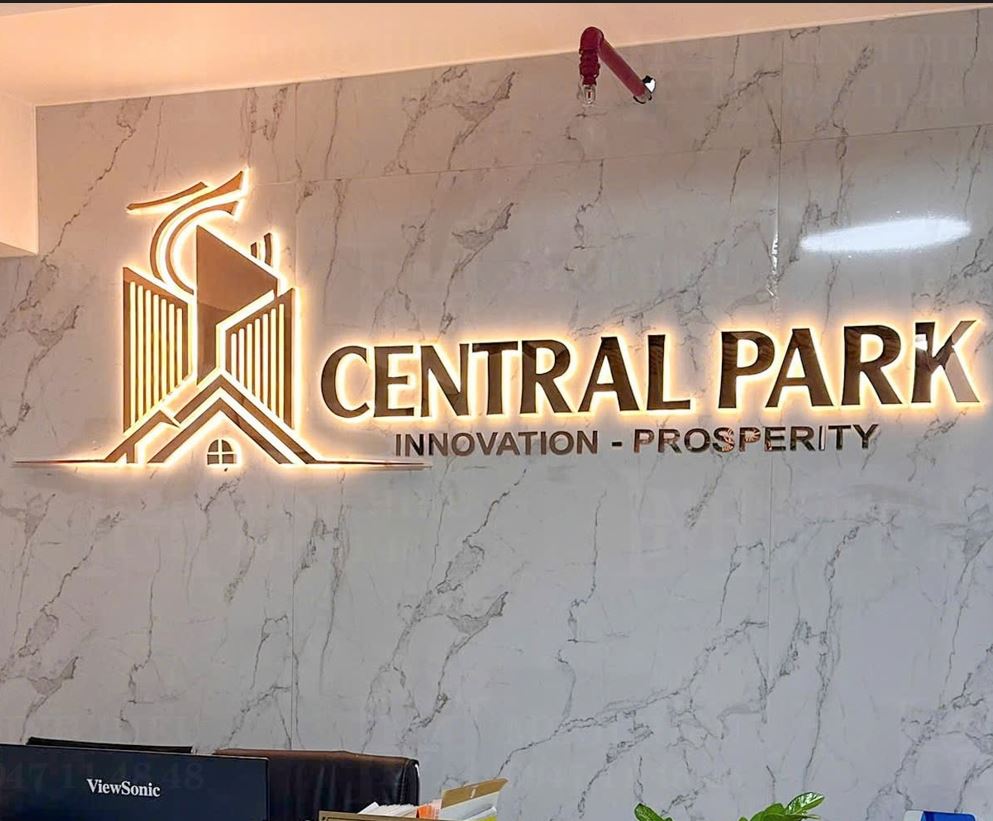 logo chữ inox đèn sáng chân dán tường sang trọng