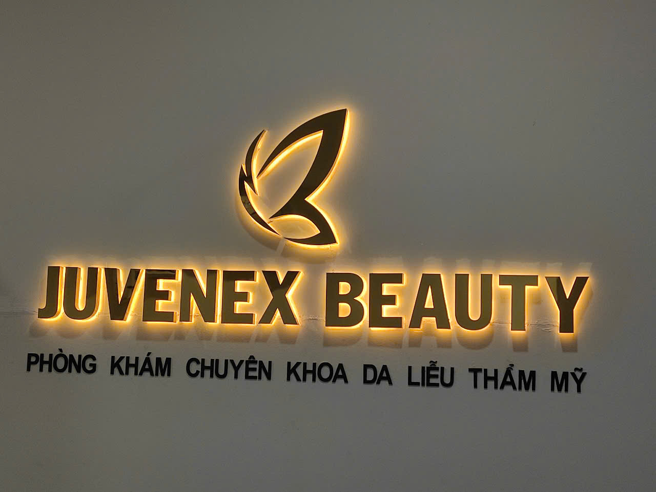 logo chữ inox đèn sáng chân đẹp, sang trọng, ✨ Logo chữ inox đ&egrave;n s&aacute... - 3D Quảng Cáo CN3