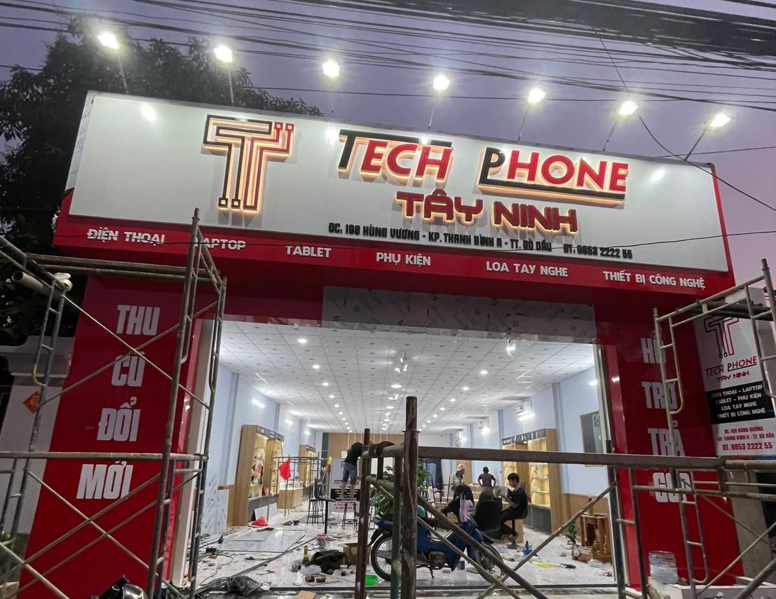 mặt dựng alu, nội dung chữ mica đèn sáng chân, có lắp đèn pha điện