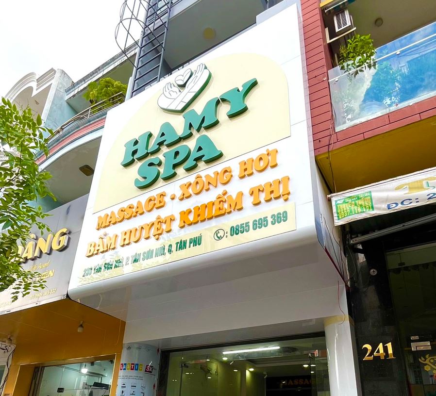 mặt dựng trắng bóng, nội dung chữ mica nổi khối, làm mặt dựng biển quảng cáo bằn... - Quảng Cáo Ad Shop