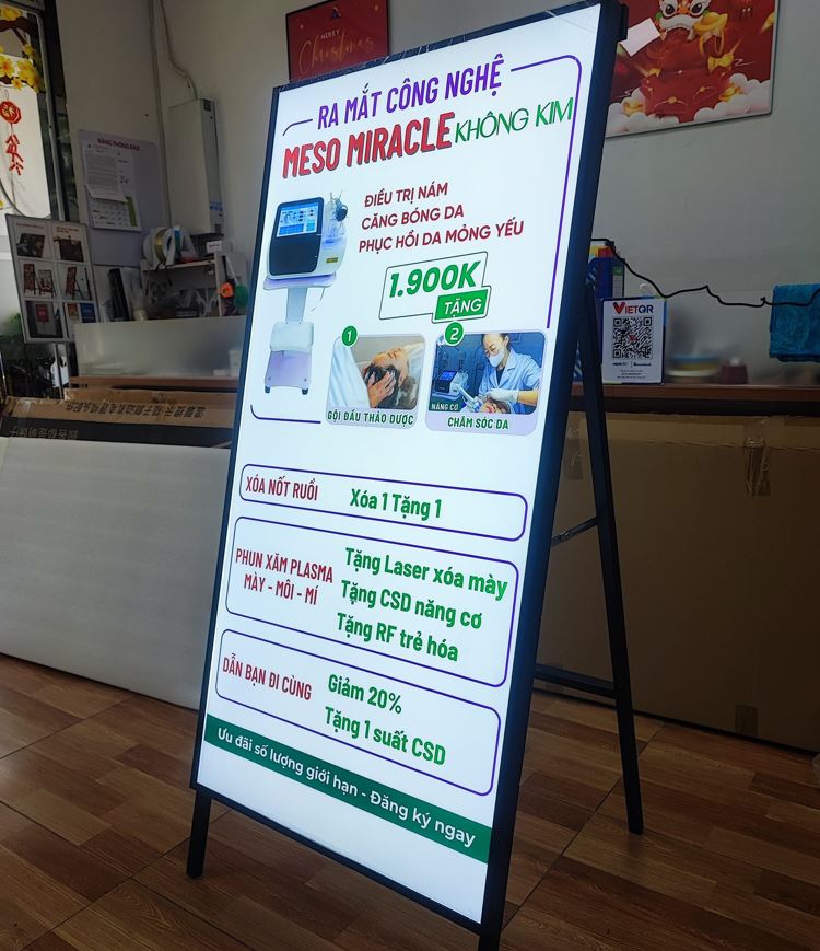 Tranh điện có chân đứng 1 mặt, thay đổi nội dung dễ dàng